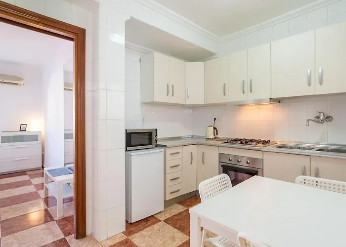 Apartment With Work/study Close To Old Town