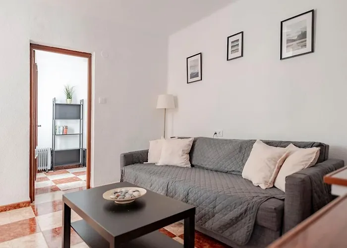 Apartment With Work/study Close To Old Town